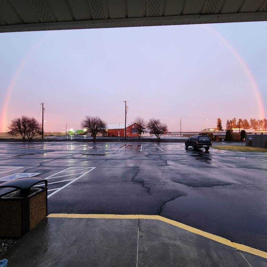Days Inn By Wyndham Ritzville Bagian luar foto