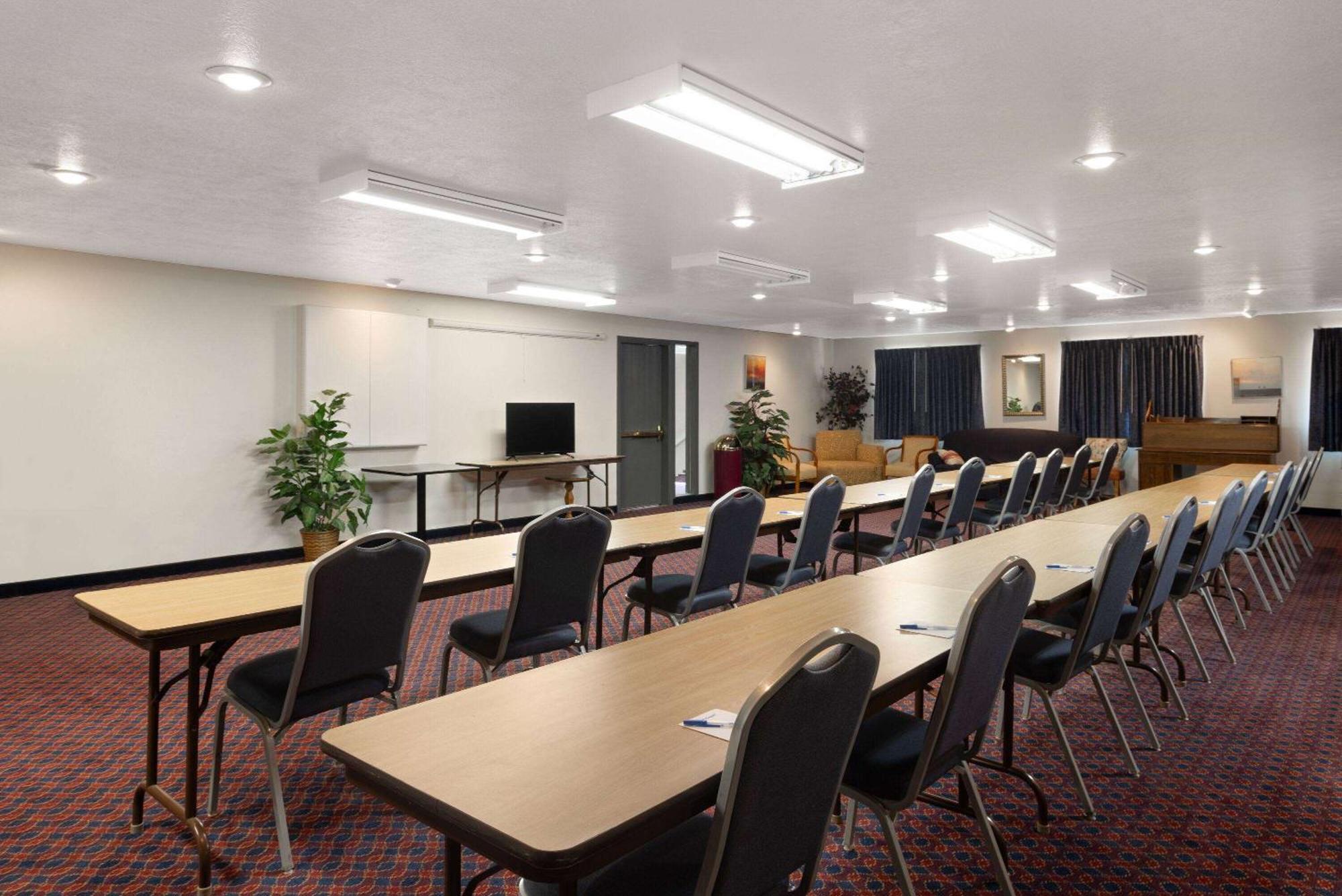 Days Inn By Wyndham Ritzville Bagian luar foto