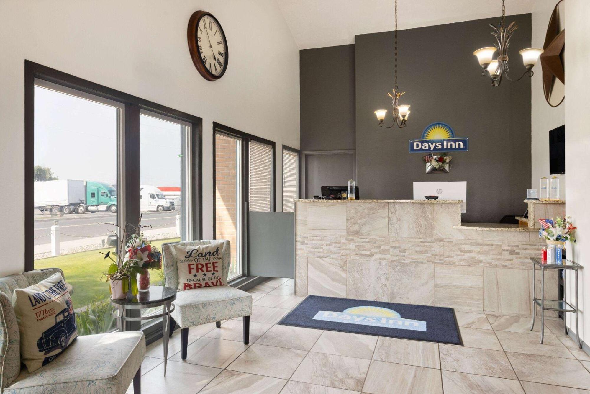 Days Inn By Wyndham Ritzville Bagian luar foto
